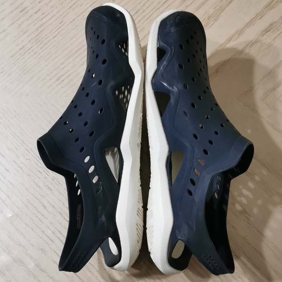 Crocs Slip On Sandals - Picture 8 of 13